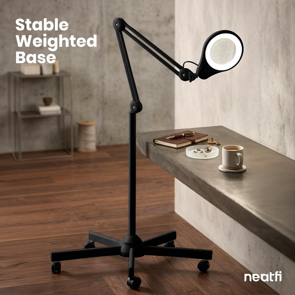 Lampe loupe DEL sur pied de 1200 lumens avec lentille en verre à double foyer de 12,7 cm de large et base roulante, noire