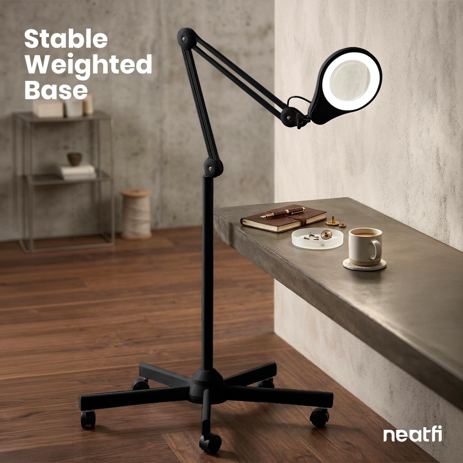 Lampe loupe DEL sur pied de 1200 lumens avec lentille en verre à double foyer de 12,7 cm de large et base roulante, noire